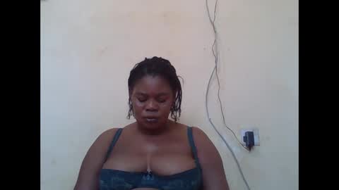 Snapshot of sexydove2 chatting on October 16, 12:19 pm EMILY online show from October 16, 12:19 pm