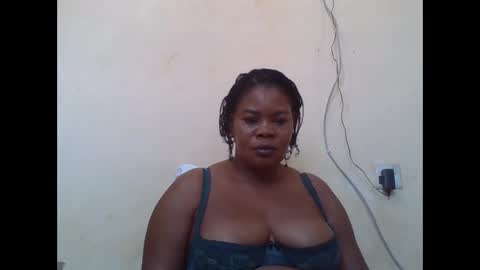 Snapshot of sexydove2 chatting on October 11, 8:19 am EMILY online show from October 11, 8:19 am