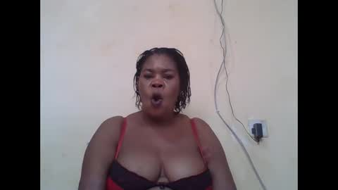 Snapshot of sexydove2 chatting on October 5, 4:06 am EMILY online show from October 5, 4:06 am