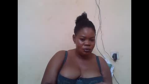 Snapshot of sexydove2 chatting on October 23, 7:25 am EMILY online show from October 23, 7:25 am