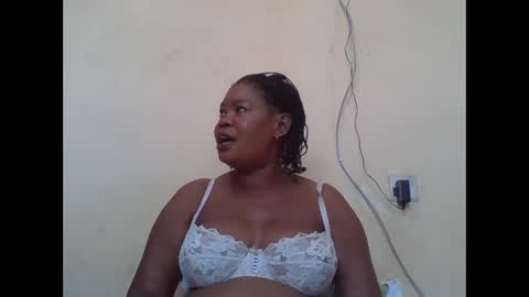 Snapshot of sexydove2 chatting on October 2, 7:24 am EMILY online show from October 2, 7:24 am