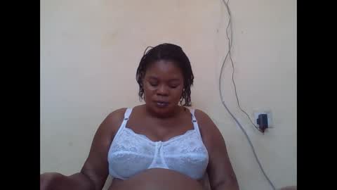 Snapshot of sexydove2 chatting on October 19, 6:48 am EMILY online show from October 19, 6:48 am