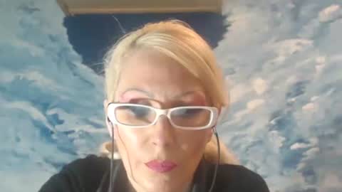Snapshot of sexyeni chatting on January 9, 6:47 pm ENI pvt moan your name WHEN I M NOT online you tell me in SNAPCHAT deal yes add me... FREE TWITTER magiconline101...... online show from January 9, 6:47 pm