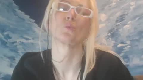 Snapshot of sexyeni chatting on December 4, 4:21 am ENI pvt moan your name WHEN I M NOT online you tell me in SNAPCHAT deal yes add me... FREE TWITTER magiconline101...... online show from December 4, 4:21 am