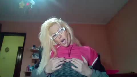 Snapshot of sexyeni chatting on January 3, 1:38 am ENI pvt moan your name WHEN I M NOT online you tell me in SNAPCHAT deal yes add me... FREE TWITTER magiconline101...... online show from January 3, 1:38 am