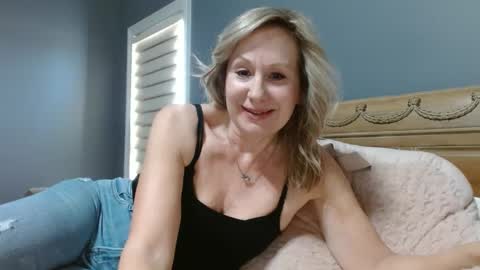 Snapshot of sexyfloridamilf chatting on February 2, 2:34 pm LisaisLuscious online show from February 2, 2:34 pm