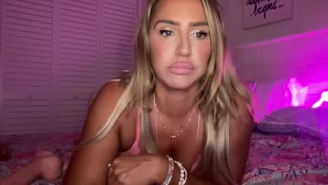 Snapshot of sexygoodvibebabe69 chatting on September 22, 7:29 am Ashley Love online show from September 22, 7:29 am