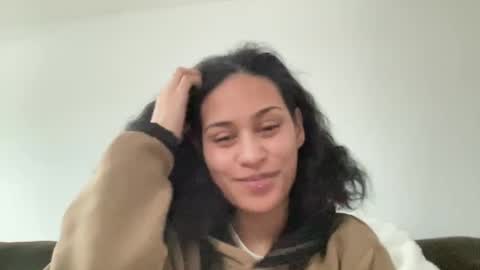 Snapshot of sexyjenny999 chatting on January 19, 7:37 pm Jenny online show from January 19, 7:37 pm