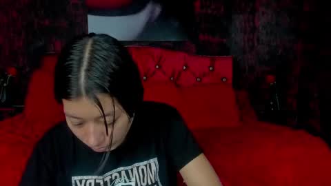 laura online show from December 7, 12:02 pm