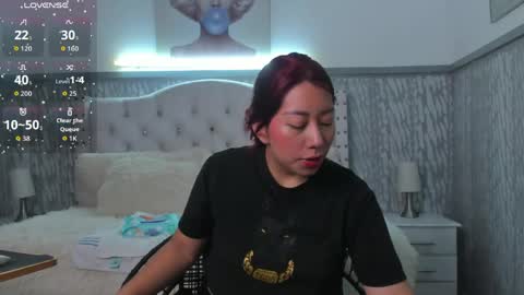 laura online show from April 15, 11:22 am