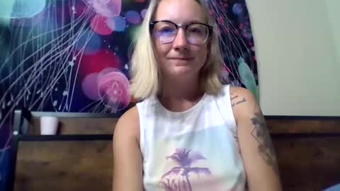sexylexie93 online show from October 15, 2:36 am