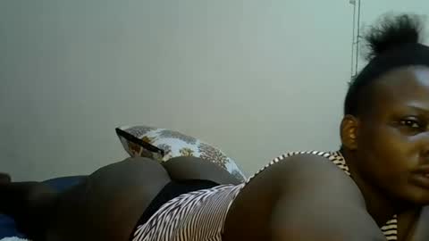 Snapshot of sexylinaa_ chatting on December 18, 9:58 am Sexylina online show from December 18, 9:58 am