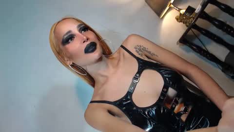Queen Sofia online show from April 30, 2:28 am