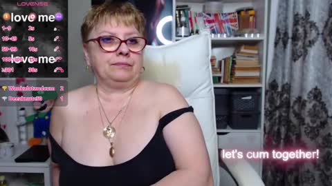 Snapshot of sexylynette4u chatting on January 24, 8:13 am sexylynette4u online show from January 24, 8:13 am