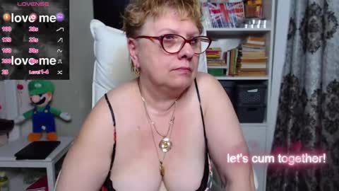 Snapshot of sexylynette4u chatting on February 6, 8:18 am sexylynette4u online show from February 6, 8:18 am