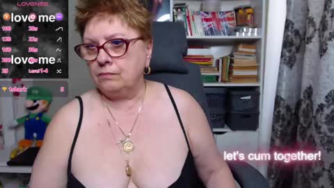 Snapshot of sexylynette4u chatting on March 6, 9:58 am sexylynette4u online show from March 6, 9:58 am