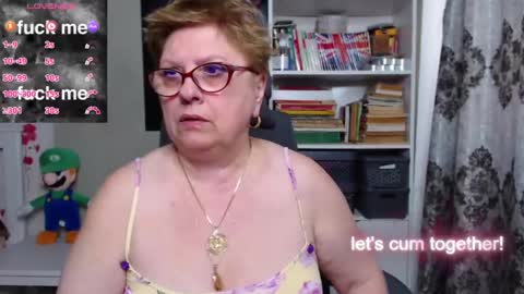 Snapshot of sexylynette4u chatting on March 4, 10:35 am sexylynette4u online show from March 4, 10:35 am