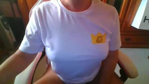 Snapshot of sexymisss24 chatting on October 18, 9:45 am sexymisss24 online show from October 18, 9:45 am