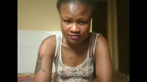 Snapshot of sexyqueenivy chatting on October 31, 10:52 am queenivy online show from October 31, 10:52 am