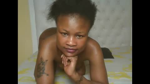 Snapshot of sexyqueenivy chatting on October 30, 7:11 am queenivy online show from October 30, 7:11 am