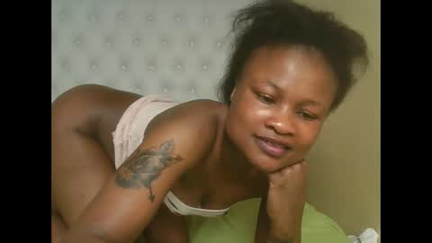 Snapshot of sexyqueenivy chatting on October 29, 5:56 am queenivy online show from October 29, 5:56 am