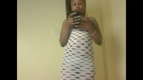 Snapshot of sexyqueenivy chatting on October 2, 1:21 am queenivy online show from October 2, 1:21 am