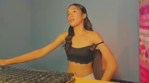 Snapshot of sexysweetiexxx chatting on September 15, 4:14 pm Amelia online show from September 15, 4:14 pm
