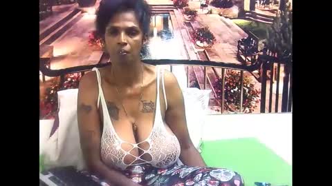 Snapshot of sexyva4u2luv chatting on February 13, 6:09 am sexyva4u2luv online show from February 13, 6:09 am