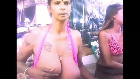 Snapshot of sexyva4u2luv chatting on October 25, 8:22 am sexyva4u2luv online show from October 25, 8:22 am