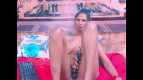 Snapshot of sexyva4u2luv chatting on October 13, 7:05 pm sexyva4u2luv online show from October 13, 7:05 pm