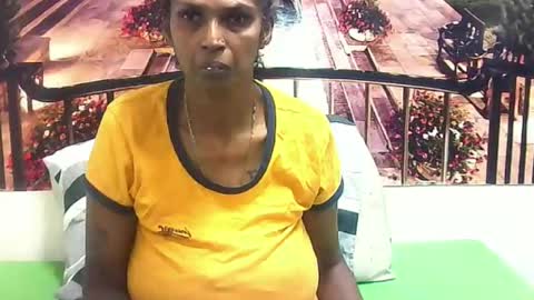 Snapshot of sexyva4u2luv chatting on February 25, 5:41 am sexyva4u2luv online show from February 25, 5:41 am