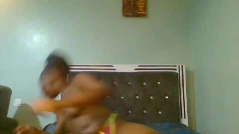 Snapshot of sexyvivy chatting on March 5, 6:33 am VIVIAN online show from March 5, 6:33 am