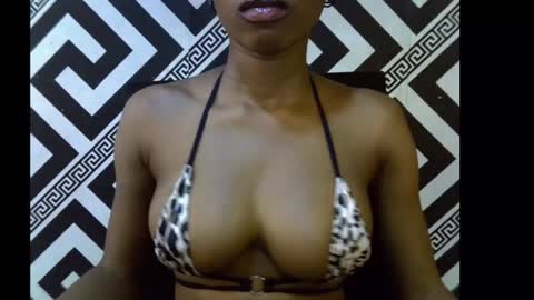 Snapshot of sezy_petite chatting on September 15, 9:06 am Wealth online show from September 15, 9:06 am
