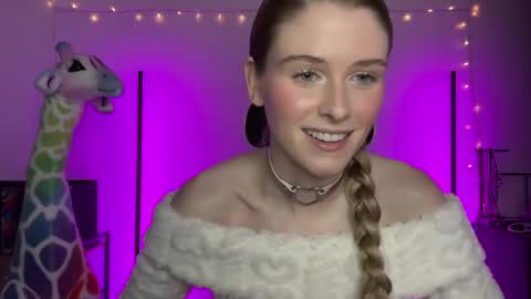 Snapshot of shadebabe chatting on December 11, 8:26 am shadebabe online show from December 11, 8:26 am