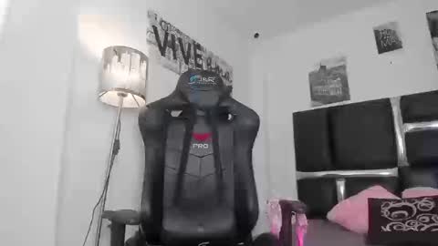 shaira_os online show from November 20, 8:32 pm