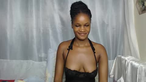 Snapshot of shakkiecam chatting on October 6, 4:29 am Shaky online show from October 6, 4:29 am