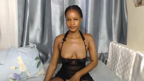 Snapshot of shakkiecam chatting on October 17, 12:52 pm Shaky online show from October 17, 12:52 pm