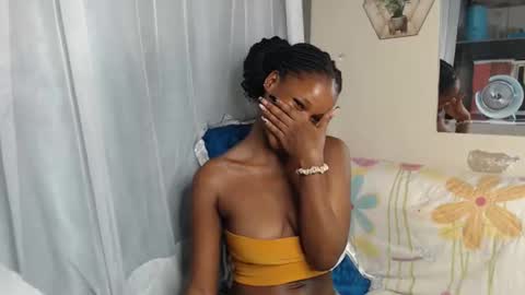 Snapshot of shakkiecam chatting on October 2, 7:19 pm Shaky online show from October 2, 7:19 pm