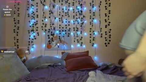 Snapshot of shalinamontana chatting on October 4, 3:27 pm Vivian online show from October 4, 3:27 pm