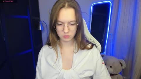 Snapshot of shalinamontana chatting on September 21, 4:05 pm Vivian online show from September 21, 4:05 pm