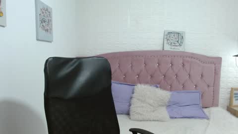 shanelle online show from January 14, 3:01 am