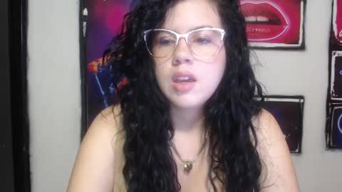 Shanell Moore online show from December 17, 11:49 am