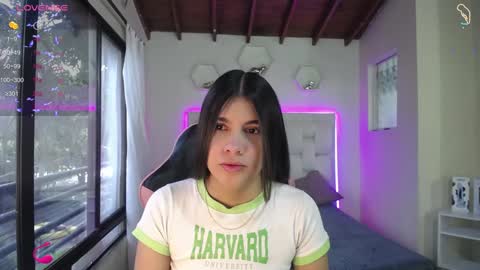 Snapshot of shannakendall chatting on December 2, 1:01 pm Shana online show from December 2, 1:01 pm