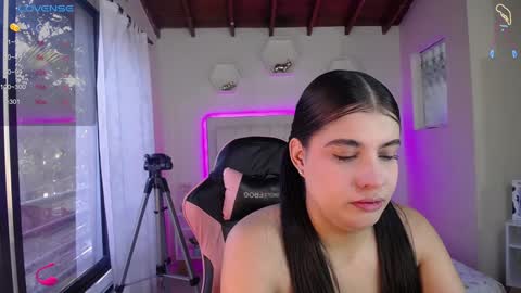 Snapshot of shannakendall chatting on January 21, 1:11 pm Shana online show from January 21, 1:11 pm