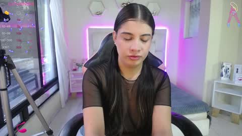 Snapshot of shannakendall chatting on December 5, 12:44 pm Shana online show from December 5, 12:44 pm