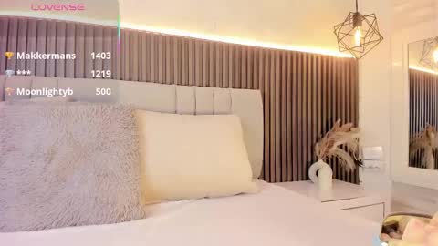 Snapshot of shanonclark chatting on October 8, 7:40 pm SHANON online show from October 8, 7:40 pm