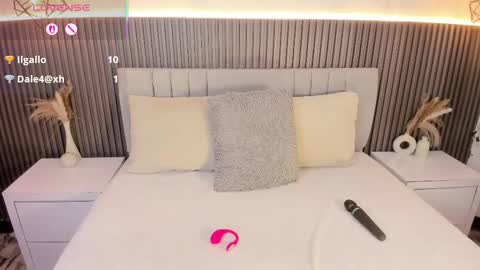 Snapshot of shanonclark chatting on October 9, 7:51 pm SHANON online show from October 9, 7:51 pm