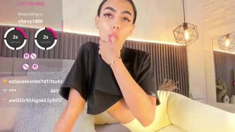 Snapshot of shanonclark chatting on October 22, 7:19 pm SHANON online show from October 22, 7:19 pm