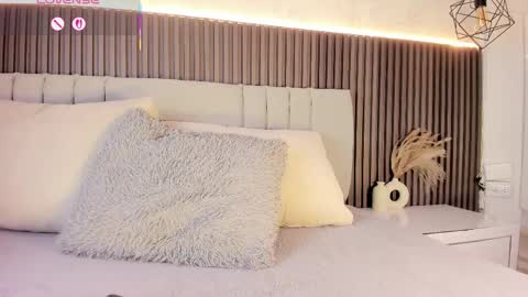 Snapshot of shanonclark chatting on October 15, 7:27 pm SHANON online show from October 15, 7:27 pm