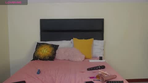 shanty_hugs online show from February 17, 3:15 am